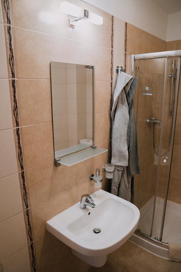Apartman Angelika Bešeňová Buitenkant foto